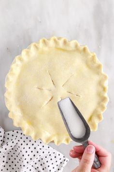 This fresh peach pie recipe is so easy to make. You'll be using pantry staples, store bought pie crusts, and will pile in the fresh peach pie filling that is homemade, but perfectly sweet! No need to make the filling in a saucepan, it creates its on filling while baking. Best Peach Pie, Best Peach Pie Recipe, Perfect Pie Crust Recipe, Apple Pie From Scratch, Apple Pie Recipe Homemade, Apple Pie Filling Recipes