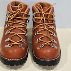 These Vintage Danner Mountain Light Cascade Leather Hiking Boots Are Perfect For Any Outdoor Adventure. Size Of 5.5 B. Ships From A Smoke Free, Pet Free Home! Please See All Photos For Exact Item Condition. Thank You For Checking Out My Store! All Items Are Shipped Within 1 Or 2 Business Days. Classic Lace-up Hiking Boots With Reinforced Toe, Vintage Danner Boots, Durable Lace-up Hiking Boots For Climbing, Brown Leather-lined Hiking Boots, Leather Hiking Boots, Danner Mountain Light, Danner Mountain Light Boot, 1 Or 2, Vintage Shoes