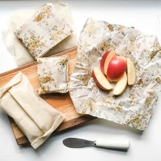 an apple and some napkins on a cutting board