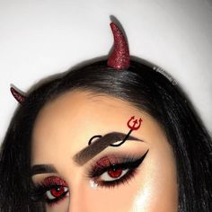 Makijaż Sugar Skull, Devil Makeup Halloween, Maquillage Halloween Simple, Koleksi Makeup, Halloween Makeup Clown, Devil Makeup, Halloweenský Makeup, Holloween Makeup, Cute Halloween Makeup