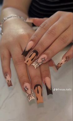 Fall Season Acrylic Nails, Short October Nail Designs, Baddie Autumn Nails, Light Orange Fall Nails, Tan Halloween Nails, Cute Fall Color Nails, Halloween Fall Nails Ideas, Halloween Sets Nails, Classy Fall Nails Acrylic