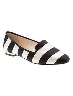 Tuxedo: Trendy meets comfort in this Banana Republic flat. Stomp The Yard, Insole Design, Striped Flats, Crazy Shoes, Seasonal Fashion, Beautiful Shoes, Me Too Shoes, Banana Republic, Shoes Flats