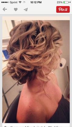 If I decided to have an up-do for wedding day I think I would like something like this. Cute, messy, and curly, but still nice for wedding. -mfournier Soft Updo, Prom Hairstyle, Wedding Updos, Wedding Simple, Romantic Wedding Hair, Romantic Hairstyles, Hairstyles Updo, Popular Haircuts, Updo Hairstyles