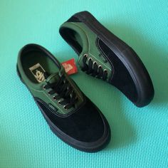 Nice Black Suede With Alpine Green Canvas Sides And Black Sole **This Is A Size Mens 7.5 Equivalent To Womens 9.0 Black Green Shoes, Sleepy Girl, Alpine Green, Authentic Vans, Vans Black, Unisex Shoes, Green Shoes, Mens Vans, Dream Shoes