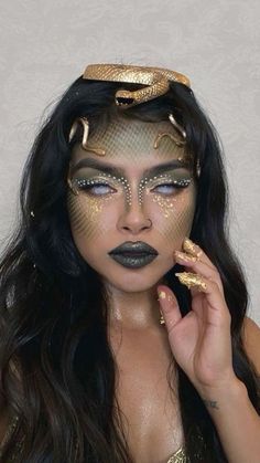 Medusa Hair Ideas, Medusa Face Makeup, Medusa Make Up Ideas, Fantasy Halloween Makeup, Hot Medusa Costume, Halloween Makeup Medusa, Halloween Medusa Makeup, Halloween Costume Concepts, Medusa Makeup Look