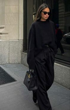 Fall Outfits Aesthetic Office, All Black Modern Outfit, All Black Outfit Pop Of Color, Office Outfits Women Street Style, Architect Style Woman Outfit, Full Black Outfit Women, Dramatic Classic Style Outfits Edgy, All Black Female Outfit, Full Black Outfit Classy