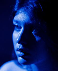 Blue portrait photography of close up female face Cool Tone Portrait, Colored Light Portrait Photography, Blue Self Portrait, Blue And Yellow Lighting Photography, Blue Tint Photography, Blue Toned Photography, Blue Reference Photo, Blue Light Photography Portraits