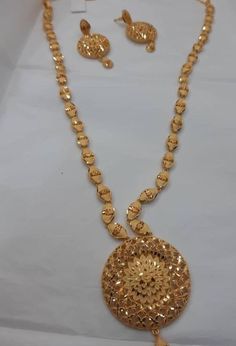 Chain Lockets Gold For Women, Locket Set Design In Gold, Lockets Gold Indian For Women, Necklace Set Indian Bridal Jewelry, Unique Gold Jewelry Designs, Locket Design, Bridal Jewellery Design