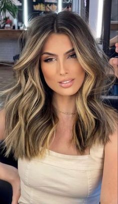 Hair Color Babylights, Hair With Babylights, Brunette Hair With Babylights, Hair Color Ideas With Blonde, Highlights Brunette Hair, Blonde Highlights Brown Hair, Dark Hair With Blonde Highlights, Babylights Brunette, Brunette Hair Color Ideas