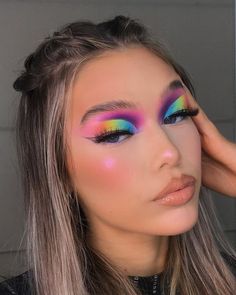 Eyeshadow Looks Extra, Bright Festival Makeup, Color Full Makeup Looks, Creative Summer Makeup Looks, Rainbow Inspired Makeup, Neon Makeup Looks Eyeshadows, Colourful Make Up Looks, Full Face Colorful Makeup, Multi Color Eyeshadow Looks