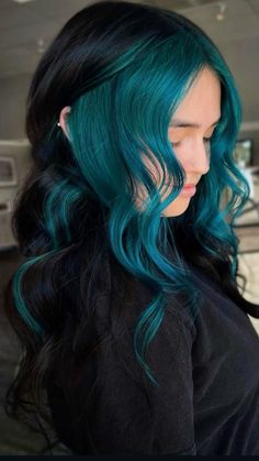 Brown Hair With Teal Tips, Colors With Black Hair, Hair Highlights Inspiration, Hair Sectioning Techniques, Chunky Hair Highlights, Hair Colour For Indian Skin, 2000s Chunky Highlights, Y2k Highlights, Teal Hair Highlights