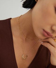 S925 Silver Necklace with Gold vermeil Rising Sun Pendant Aesthetic Chains Necklace, Aesthetic Chains, Chic Minimalista, Sun Jewelry, Accessory Inspo, Gold Sun, Charm Pendant Necklace, Chain Gold, Freshwater Cultured Pearls