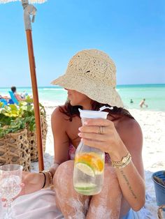 Aesthetic Beach Photo, Outfit Inspo Beach, Picnic Inspo, Summer Aesthetic Beach, Cute Beach Outfits, Beach Cottage Style, Aesthetic Beach