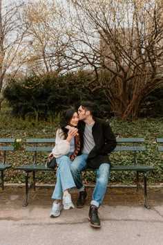 Romantic Early Spring/Winter city engagement session in Central Park featuring cozy park bench moments and elegant seasonal charm. Discover central park engagement photos, winter engagement photo pose ideas, and outfit inspiration perfect for creating timeless memories in a picturesque setting. Winter Urban Engagement Photos, Kerry Park Seattle Photoshoot, Cleveland Ohio Engagement Photos, Engagement Photos Nyc Central Park, Central Park Couple Photoshoot Winter, Park Bench Couple Photos, Bench Engagement Photos, Engagement Photos Bench, City Winter Engagement Photos