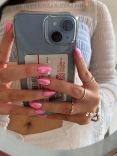 Summer Nail Ideas 2024 Almond, Pictures To Show Off Nails, Pics To Show Off Nails, Nail Pics Instagram, Nails Mirror Selfie, Summer Nails 2025, Miami Nails Ideas, California Nails, Almond Acrylic Nails Designs