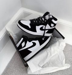 Sepatu Air Jordan, Trendy Shoes Sneakers, Nike Shoes Girls, Preppy Shoes, Jordan Shoes Girls, Jordan Shoes Retro, Custom Nike Shoes, All Nike Shoes, Nike Shoes Jordans