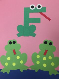 the letter f is for frog and two frogs are sitting in front of each other