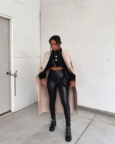 Leather Pants Outfit, Streetwear Fashion Women, Mode Inspo, Faux Leather Pants, Winter Looks, Fall Winter Outfits, Pants Outfit, Classy Outfits