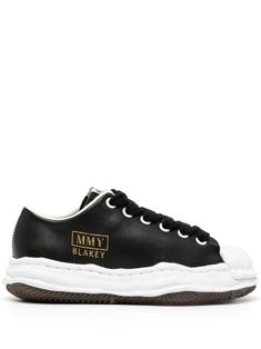 black/white calf leather logo patch at the tongue logo print to the side round toe rubber toecap front lace-up fastening branded insole flat rubber sole Low-top Custom Sneakers With Logo-print Tongue, Classic Black Sneakers With Logo Print, Black Leather Custom Sneakers With Logo-print Tongue, Sneakers With Logo-print Tongue And Round Toe, High-top Leather Custom Sneakers With Logo-print Tongue, Custom High-top Leather Sneakers With Logo-print Tongue, Leather Sneakers With Logo-print Tongue And Round Toe, Leather Sneakers With Logo-print Tongue, Black Custom Sneakers With Logo-print Tongue