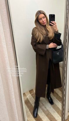 Old Money Winter Coat, Tailored Long Brown Coat, Chocolate Brown Wool Coat, Brown Long Coat Outfit, Brown Wool Coat Outfit, Oversized Brown Wool Coat, Timeless Brown Long Coat, Oversized Brown Coat