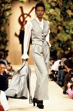 Amalia walked for YVES SAINT LAURENT Haute Couture Runway Show F/W 1993 - YSL , Paris France Fashion Week Saint Laurent Outfit, Yves Saint Laurent Haute Couture, Saint Laurent Haute Couture, Style Année 80, Haute Couture Runway, Yves Saint Laurent Couture