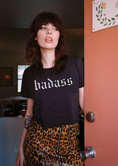 cropped rock n roll shirt Rock T Shirt Outfit, Leopard Flares, Embroidery Boots, Printed Flare Pants, Cropped Graphic Tees, Velvet Flares, Rock T Shirts, Going Out Tops, Bell Bottom Pants