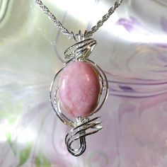 This pink agate woman's pendant necklace jewelry is wire wrapped in silver and entirely handmade by me and includes free shipping. Please note that the stone pictured is a sample only, yours will be the same color, size and shape but there will be some natural variations. This is my own original design and is entirely handmade. If you are looking for something eye catching and unique I can guarantee that you will not see similar piece anywhere unless it's also one of mine! About the Stone: The s Wire Jewelry Patterns, Wire Wrapped Jewelry Diy, Bijoux Fil Aluminium, Agate Pendant Necklace, Opal Pendant Necklace, Diy Wire Jewelry, Wire Work Jewelry, Silver Jewellery Sets, Pink Agate