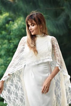 White Lace Wedding Cape Lace Bridal Cape with Fringe Trim Wedding Shawl *White Embroidered Cotton *Fringe Trim * 100% Eyelet Cotton Fabric *Neck Lace *Hook & Eye Closure *Size: One Size Lace Bridal Cape, Simple White Lace Dress, Wedding Gowns Online, Boho Style Wedding Dress, Custom Wedding Gown, Wedding Shrug, Boho Style Wedding, Wedding Cape, Custom Gown