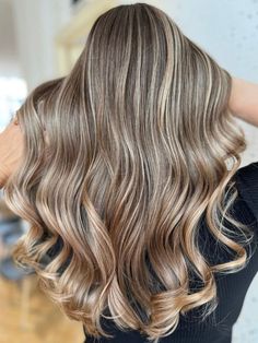 Tendenze Colore Capelli Autunno 2024: Sfumature Calde Dirty Blonde Hair With Highlights, Fall Blonde Hair Color, Fall Blonde Hair, 2023 Hair, Fall Blonde, Dirty Blonde Hair, Blonde Hair Inspiration, Highlights Brown Hair, Blonde Hair With Highlights