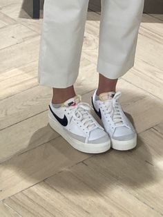 Low Blazer Platform, Nike Blazers Outfit, Blazer Shoes, Womens Casual Shoes, Mode Shoes, Nike Blazer Low, Trendy Shoes Sneakers, Basket Style, Blazer Low