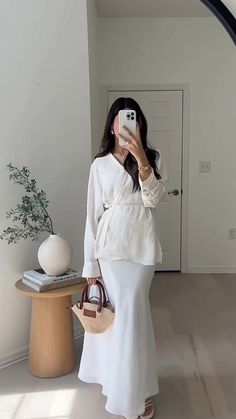 Modest fashion , minimalist outfit Monochromatic Modest Outfit, Modest Outfits For Petite Women, Elegant Outfit Modest, Holiday Outfits Modest, Modest Outfit Inspo Summer, Modest Elegant Outfits, Classy Modest Outfits, Modest Mom Outfits, Modest Vacation Outfits