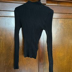 Super Cute H&M Black, Ribbed, Mock Neck Sweater. Long Sleeved. New With Tags. 44% Viscose, 40% Acrylic, 16% Polyamide. Ribbed Tops For Winter Night Out, Ribbed Sweater For Night Out In Winter, Winter Black Ribbed Top, Fitted H&m Sweater For Spring, H&m Fitted Sweater For Spring, Fitted H&m Tops For Fall, H&m Winter Workwear Tops, H&m Stretch Tops For Winter, Fitted Black Top With Ribbed Collar