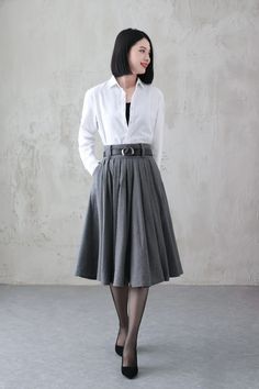 Elegant Long Gray Skirt, Office Winter Pencil Skirt, Winter Pencil Skirt With Pockets, Fitted Winter Skirt For Office, Fitted Office Skirt For Winter, Fitted Skirt For Office In Winter, Formal Wool Skirt For Spring, Office Wool Skirt With Lining, Formal Spring Wool Skirt