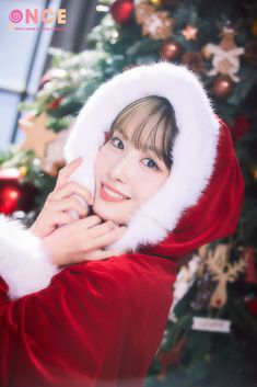 Twice Fake True, Momo Twice, Sana Momo, Twice Kpop, Hirai Momo, Christmas Photoshoot, Infp, Kpop Girl Groups