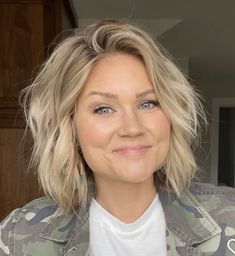 Round Face Before And After Haircut, Med Wavy Hair, Choppy Bob Hairstyles Round Faces, Medium Bob Blonde Hair, Beth Marie Kohler Hair, Short Haircuts For Chubby Women, Short Hairstyles For Round Faces Over 50, 40 Year Old Haircuts For Women, Above Shoulder Haircut