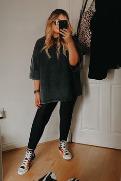 Edgy Comfy Outfits Plus Size, Hairstylist Outfits Plus Size, Curvy Leggings Outfit Summer, Leggings And Big Tshirt Outfits, Black Summer Outfits Plus Size, Comfy Outfits Midsize, Midsize Concert Outfit Summer, Plus Size Outfits Leggings, Edgy Boho Outfits Plus Size