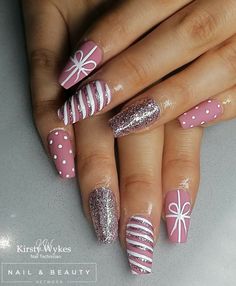 Pink Xmas Nails Acrylic, Winter Nail Art 2023, Christmas Nail Art Pink, Shine Nail Designs, Christmas Nail Designs 2022, Hot Pink Christmas Nails, Pink Nails Christmas, Xmas Nails Simple, Pink Xmas Nails