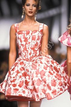 Christy Turlington: Valentino Valentino Runway, Vintage Runway, Vintage Valentino, Christian Dior Haute Couture, Valentino Couture, High Fashion Editorial