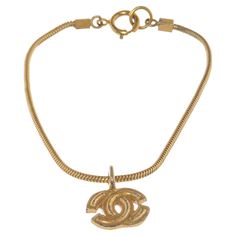 Chanel CC Logo Bracelet with a logo metal pendant. Made in France. 770024MSC Luxury Gold-tone Logo Jewelry, Luxury Gold-tone Jewelry With Logo, Designer Metal Bracelets With Logo Charm, Classic Gold Jewelry With Logo, Modern Metal Jewelry With Logo, Classic Metal Jewelry With Logo Charm, Classic Yellow Gold Jewelry With Logo, Luxury Charm Bracelet With Logo, Designer Logo Charm Bracelet Jewelry