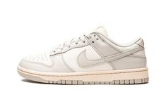 Nike Dunk Low Light Bone, Dunk Low Light Bone, Womens Dunk Low, Nike X Travis Scott, Retro Basketball Shoes, Bone Shoes, Jordan 2, Nike Dunk High, Nike Shox