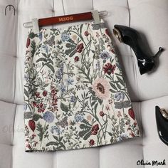 Olivia Mark - Chic High-Waisted Floral Jacquard Midi Skirt with Retro Design Aesthetic Natural Dresses, Jacquard Midi Skirt, Jacquard Skirt, Nature Dress, Hip Skirt, Floral Jacquard, Print Style, Line Patterns, Middle Age