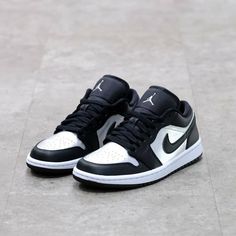 Stylish Sneakers Outfit, Sneakers Outfit Men, Shoes Heels Classy, Shoes Sneakers Nike