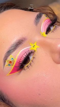 Princess Peach Halloween Costume, Princess Peach Halloween, Peach Makeup Look, Metdaan Makeup, Mermaid Makeup Halloween, Princess Peach Party, Princess Peach Costume, Peach Costume, Mario And Princess Peach