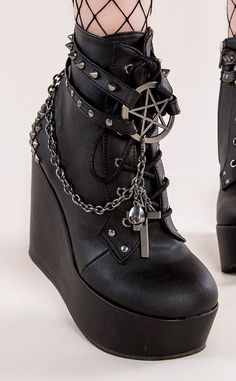 Platform Goth Boots, Gothic Platform Ankle Boots, Alternative Boots, Boots With Chains, Goth Heels, Goth Platform Boots, Platforms Shoes, Estilo Harajuku