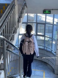 Korean School Aesthetic, Chinese High School, School Uniform Girl, School Times, Walking To School, High School Story, Korean School, High School Uniform, Korean Student