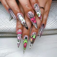 Horror Nail Art Designs, Glow Halloween Nails, Trippy Halloween Nails, Pop Art Halloween Nails, Piercing Nails Art Designs, Halloween Gore Nails, Girly Spooky Nails, Halloween Nails Horror, It Nails Halloween