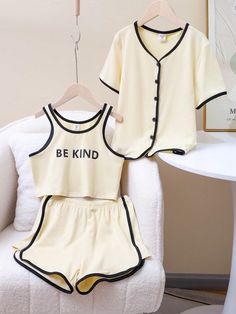 Conjunto de 3 piezas de ropa casual para uso en casa para niñas preadolescentes que incluye top sin mangas, shorts y cárdigan de manga corta Albaricoque     Color combinado,Letras Conjunto de Pantalones Cortos Estiramiento medio  Tween Girls Clothing, size features are:Bust: ,Length: ,Sleeve Length: Spring Yellow Sleepwear For Sleepover, Cute Multicolor Short Sleeve Sleepwear, Kawaii Short Sleeve Sleepover Sets, Cotton Sleepwear For Sleepovers, Short Length, White Short Sleeve Kawaii Sets, Casual Home, Short Sleeve Cardigan, Girls Pajamas, Casual Top