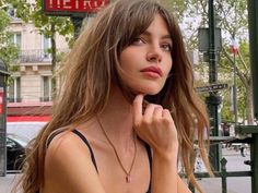 Chic Style Collectivé | Why French Women's Hair Looks So Chic Insider Tips Revealed French Layered Haircut, French Woman Hair, French Beauty Secrets, Affordable Beauty Products, French Bob, French Beauty, Beauty Hair Makeup, Classic Hairstyles, French Cut