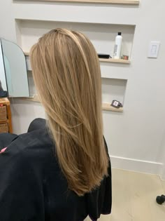 Dark Blonde To Light Blonde, Balayage On Straight Hair, Weave Highlights, Straight Hair Highlights, Thick Coarse Hair, Fine Straight Hair, Golden Blonde Hair, Dyed Blonde Hair, Layered Haircuts For Medium Hair