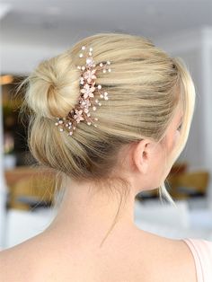 Rose Gold Crystal and Pearl Vine Bridal Comb Rose Gold Wedding Accessories, Rose Gold Headpiece, Floral Bridal Comb, Pearl Hair Combs, Special Occasion Hairstyles, Rose Gold Accents, Rose Gold Crystal, Bridal Comb, Wedding Accessories Jewelry